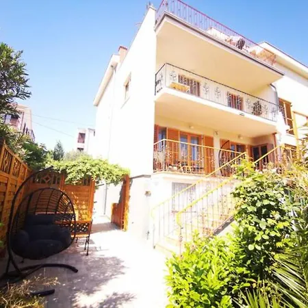 Helena Apartment