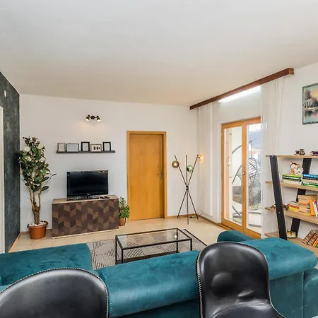 Helena Apartment